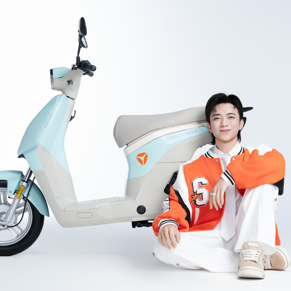 Xe điện Yadea Vekoo bản Soobin màu Xanh lam ánh ngọc