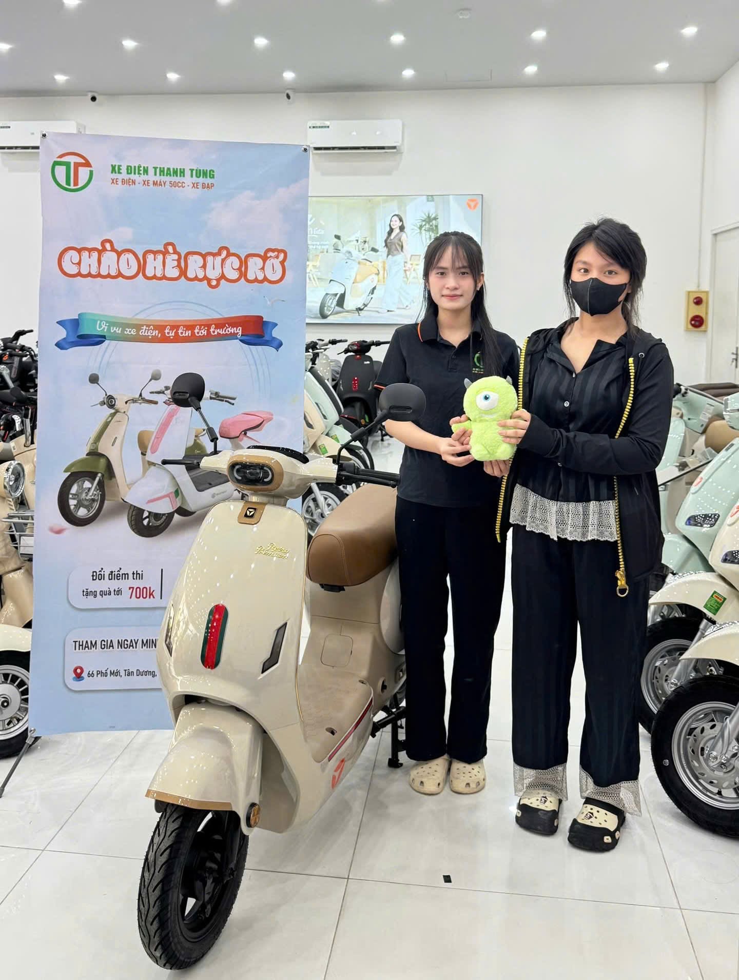 ảnh khách check in tặng gấu