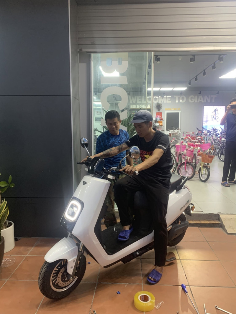 Xe đạp điện vặn ga chạy chậm