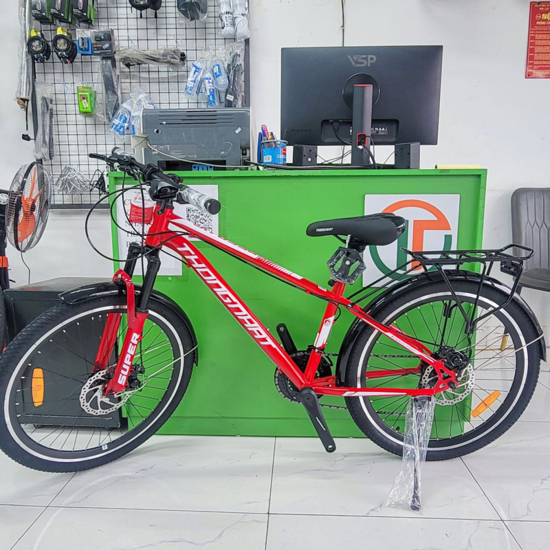 Xe đạp màu đỏ