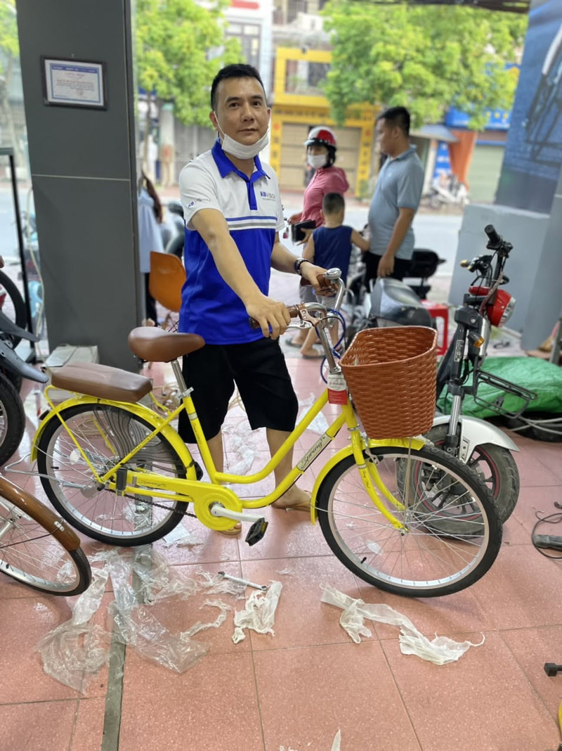 xe đạp màu vàng