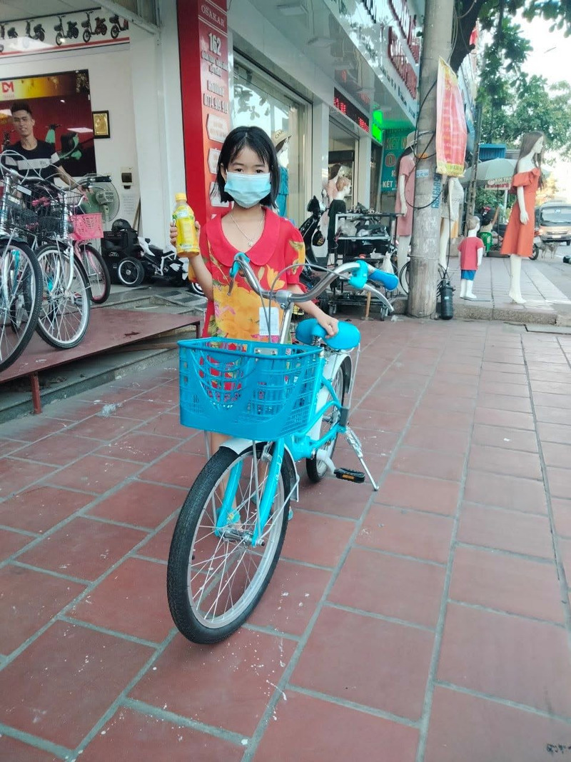 xe đạp màu xanh