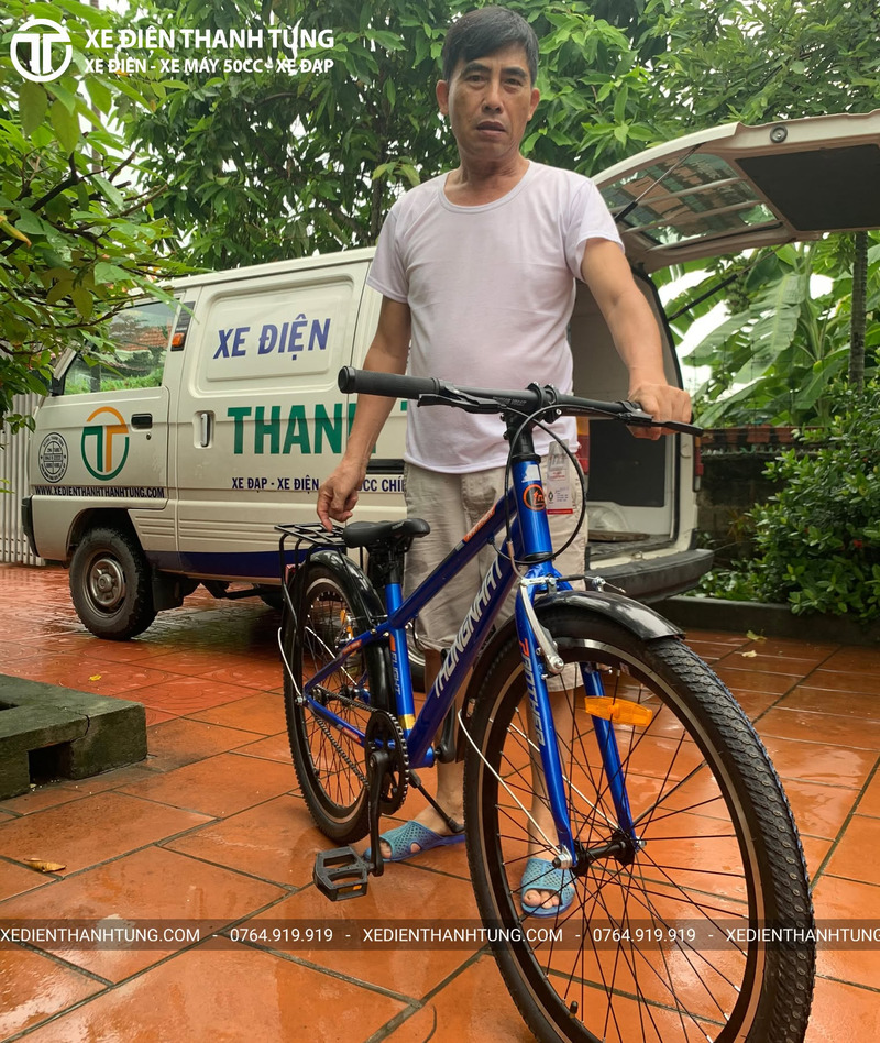 xe đạp màu xanh dương