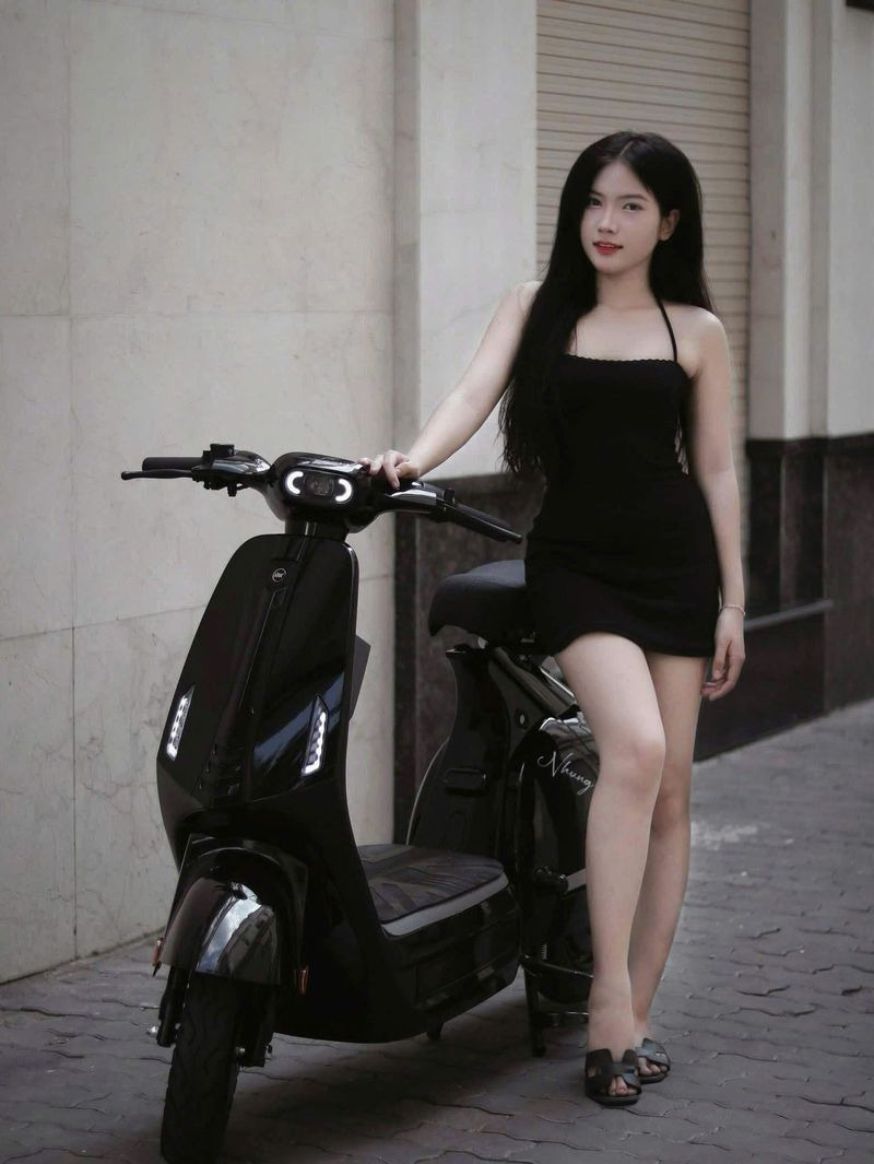 xe đạp điện màu đen