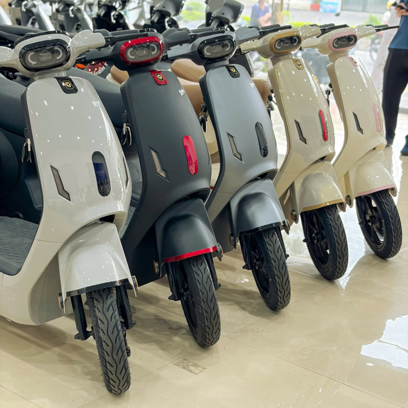 xe đạp điện màu vàng