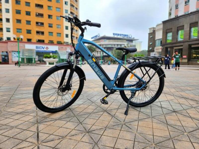 xe đạp điện màu xanh