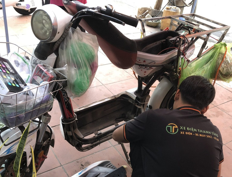 Xe điện vặn ga không chạy
